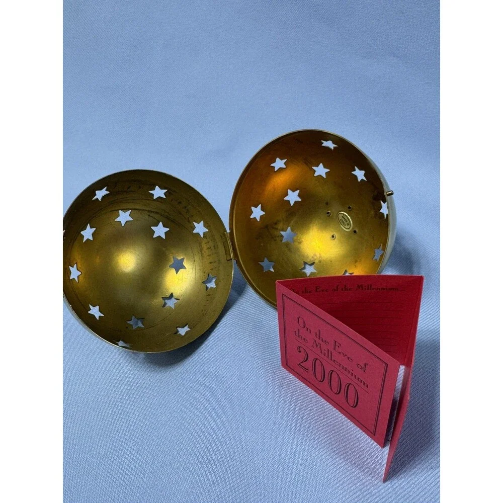 2000 GIVENCHY PARIS EIFFEL TOWER Christmas Ornament POTPOURRI Pot 4.5